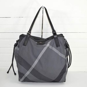 BURBERRY SIGNATURE PRINT TOTE #126-65